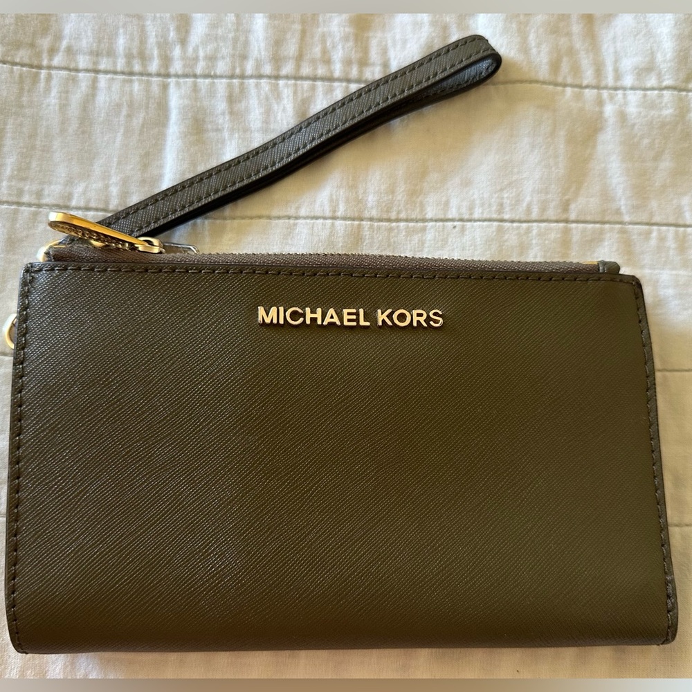 Lightly used- Michael Kors Smartphone Wallet- Olive Green/Green